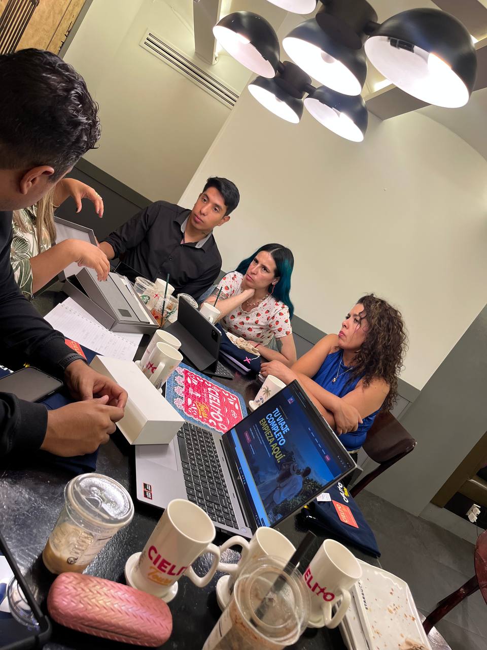 Reunión de trabajo del equipo de Cielito Tours